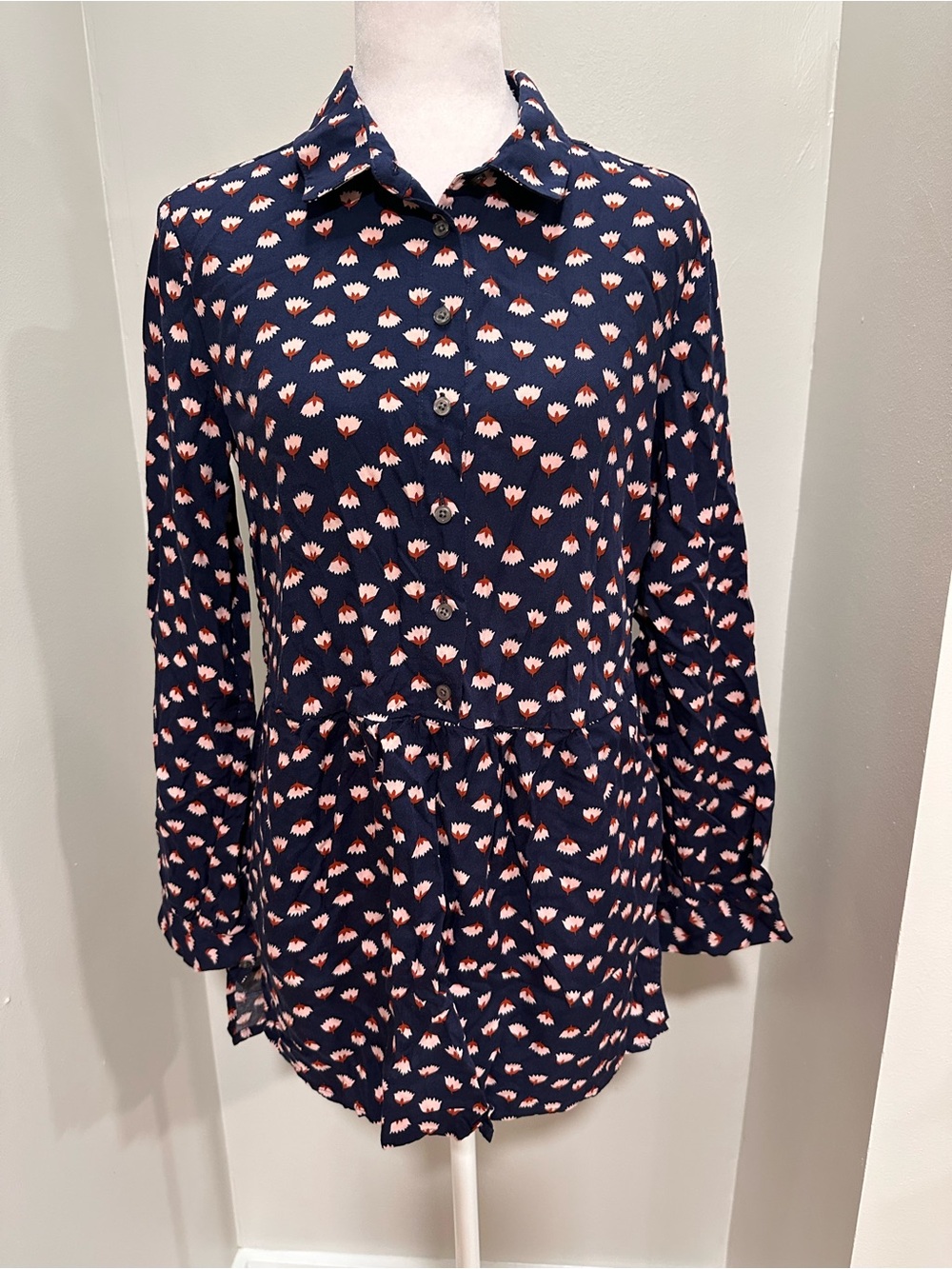 Boden Women’s Navy Pink Button-Up Floral-Print Tunic